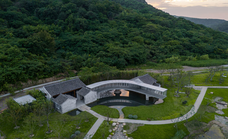 Lakeside Teahouse Bridging Tradition and Modernity