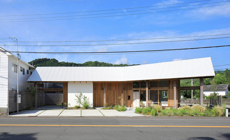 Embracing Nature Anandah Café and House by Takeshi Ishiodori Architecture