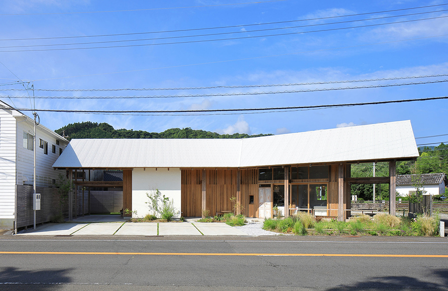 Embracing Nature Anandah Café and House by Takeshi Ishiodori Architecture